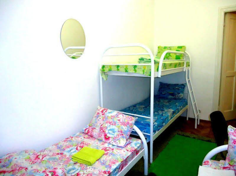 Hostel Kreshatik Kyiv Exterior photo