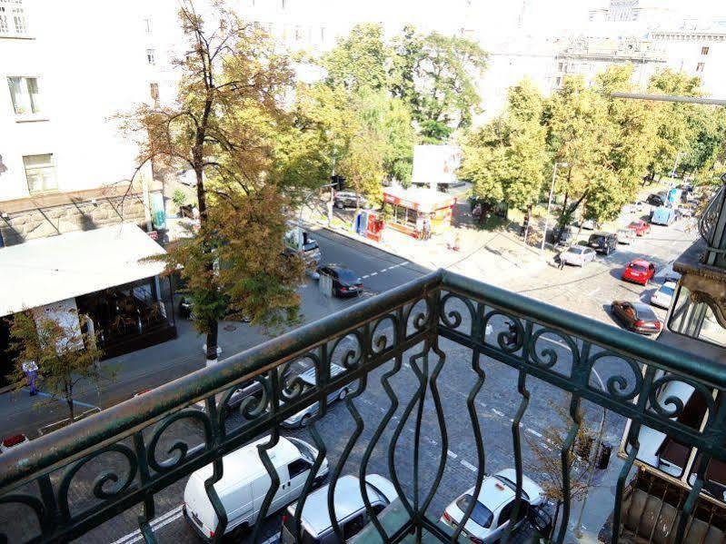 Hostel Kreshatik Kyiv Exterior photo